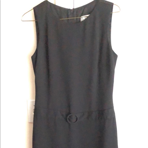 Elegant black dress with sewn in belt - Picture 2 of 3